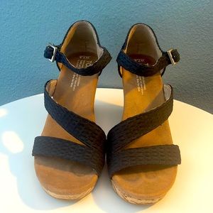 Toms black wedge sandals